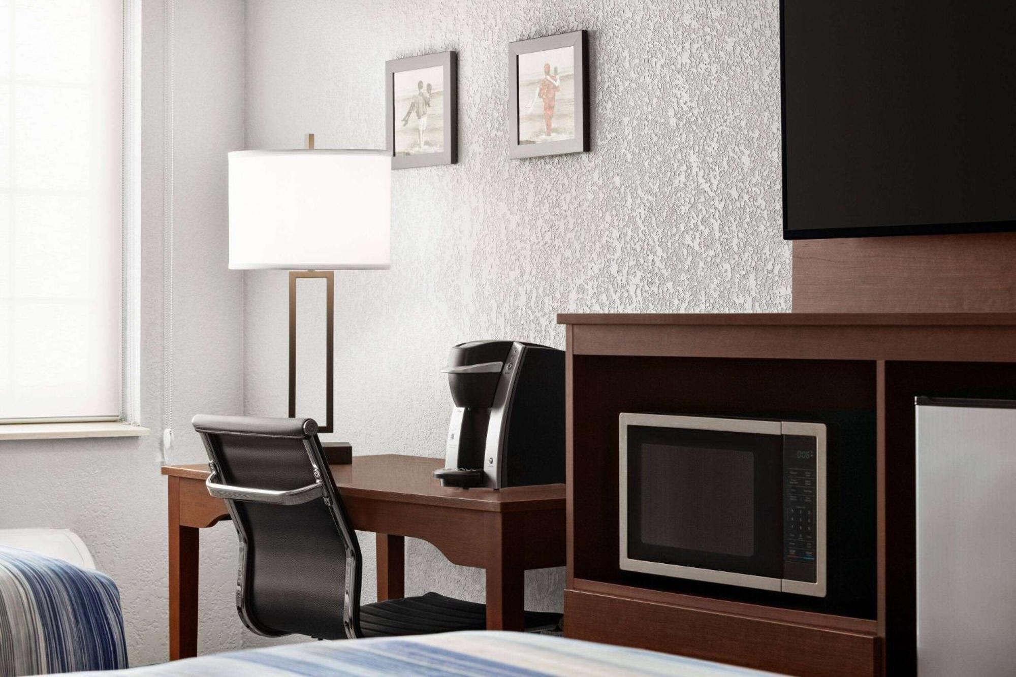 Americinn By Wyndham Williamsburg Zewnętrze zdjęcie